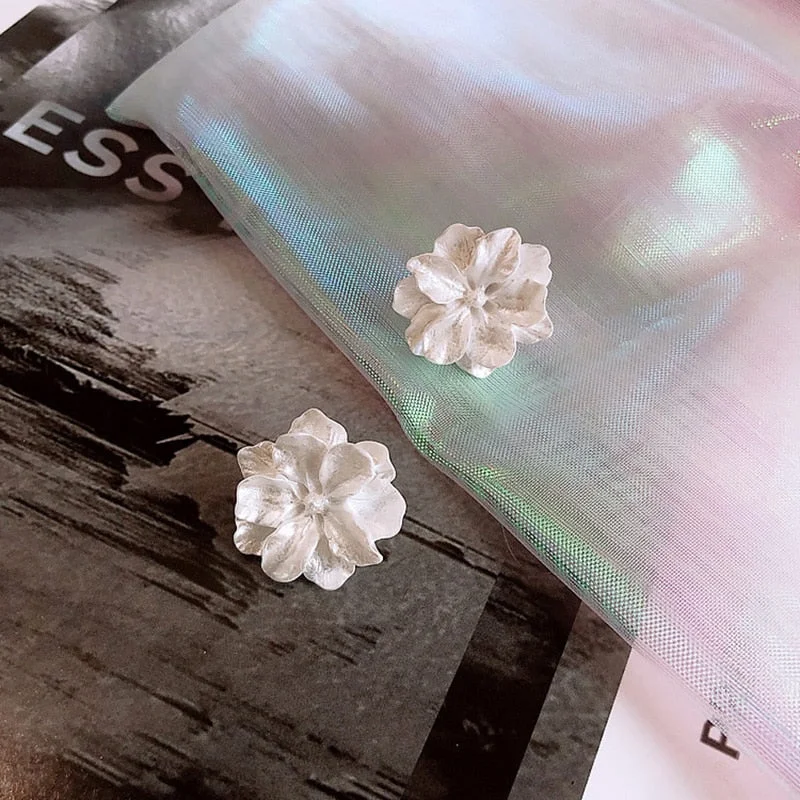 Korean New Arrival Sweet Resin White Flower Big Stud Earrings