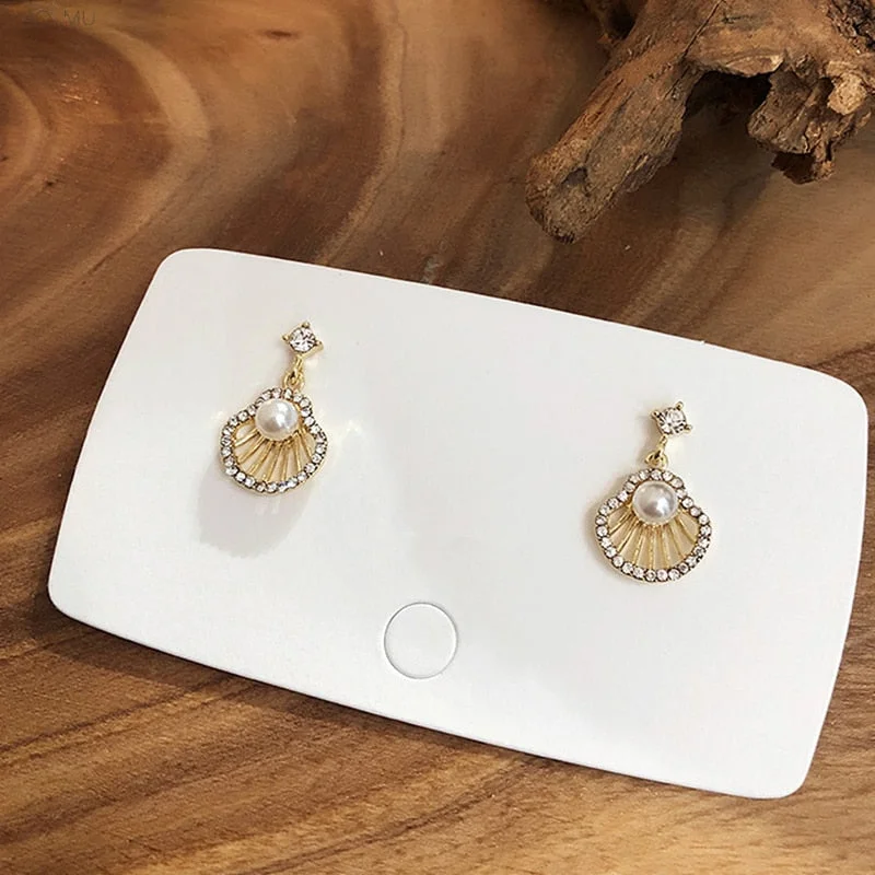 (Beach Vibe/ Summer Must) 2019 Korean Trendy Metal  Shell Pearl Earrings